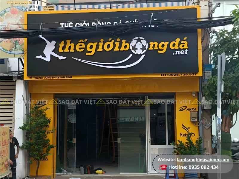 Bảng hiệu cửa hàng bóng đá