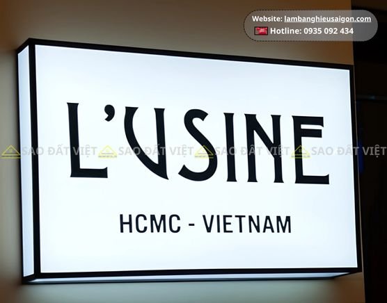 Hộp Đèn Mica Dán Decal